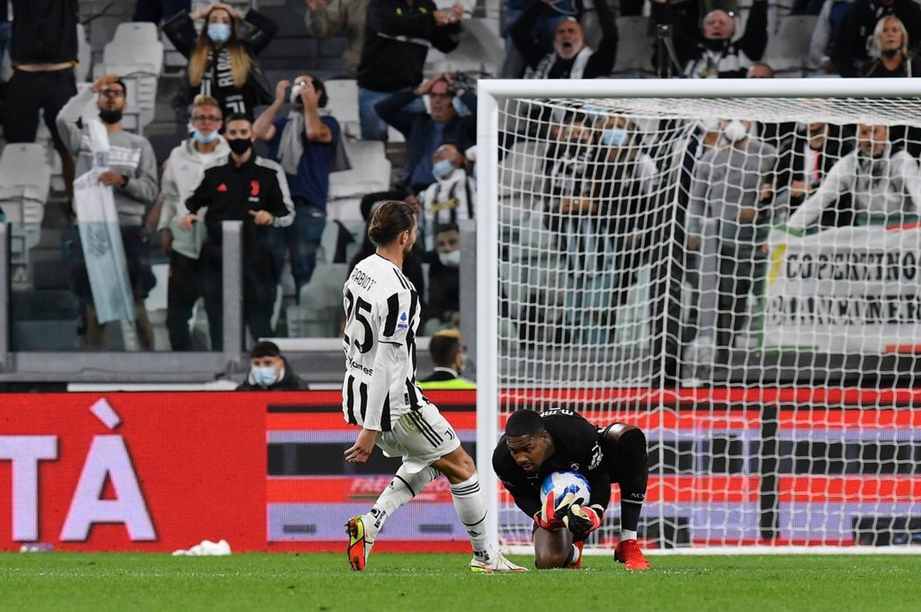 多位年轻选 多位年轻选