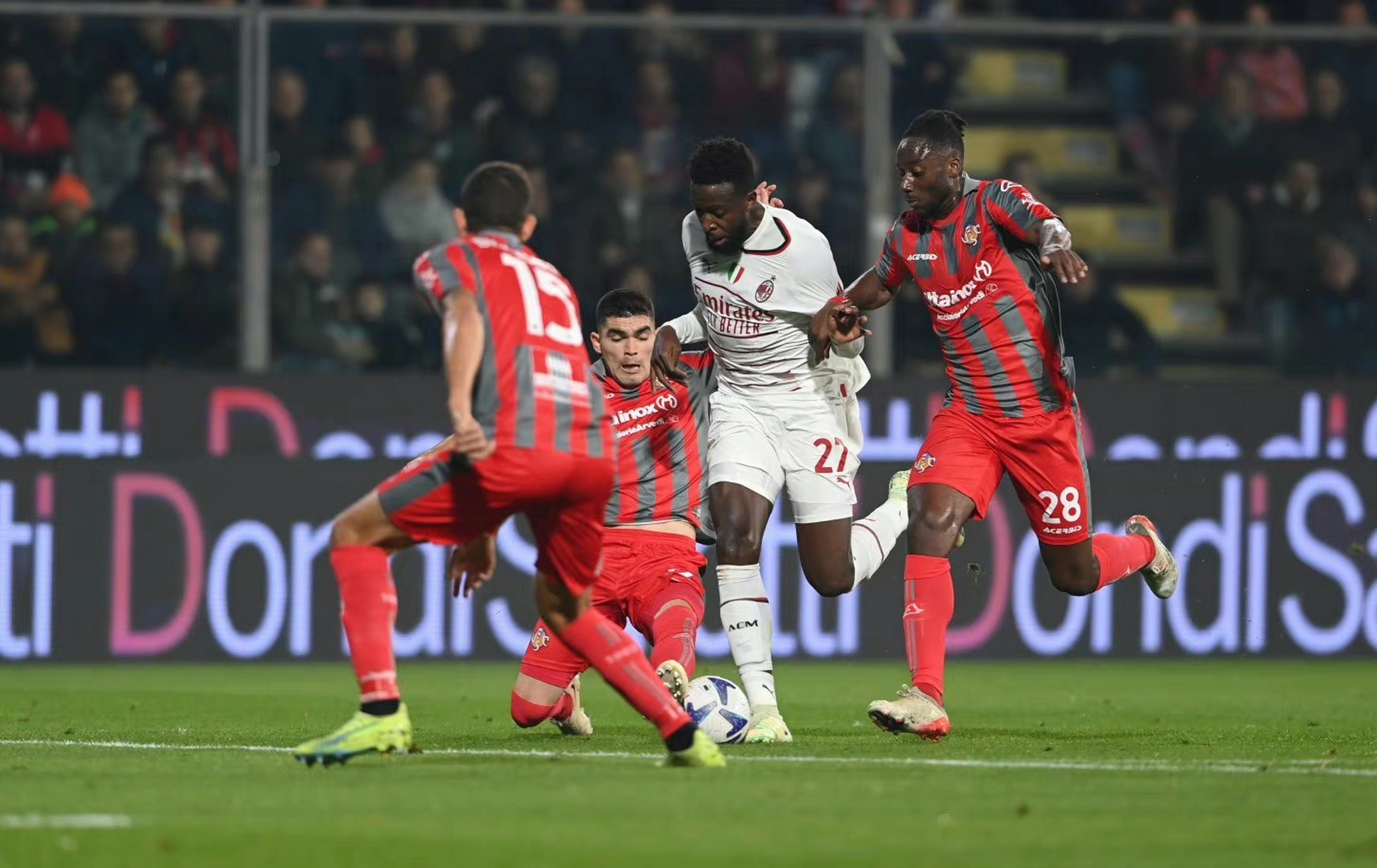 意足协新赛季转会期：世俱杯窗口为期10天；夏窗9月1日关闭.